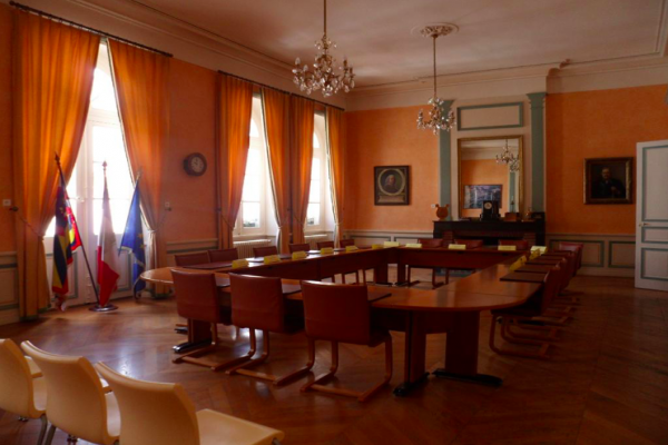 Photo de la salle du conseil de la mairie de Vermenton